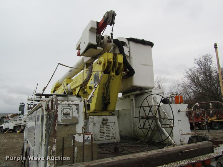 image for item DC4331 2001 Chevrolet C7500 bucket truck