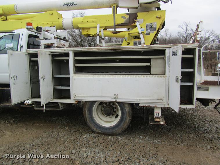 image for item DC4331 2001 Chevrolet C7500 bucket truck