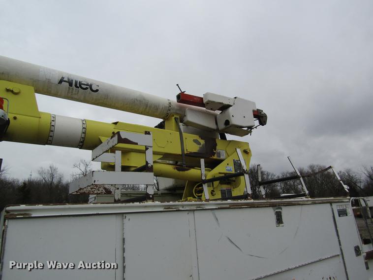 image for item DC4331 2001 Chevrolet C7500 bucket truck