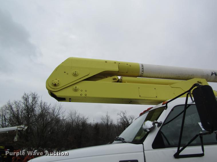 image for item DC4331 2001 Chevrolet C7500 bucket truck