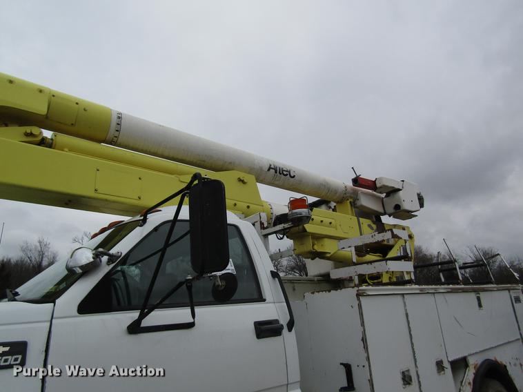 image for item DC4331 2001 Chevrolet C7500 bucket truck