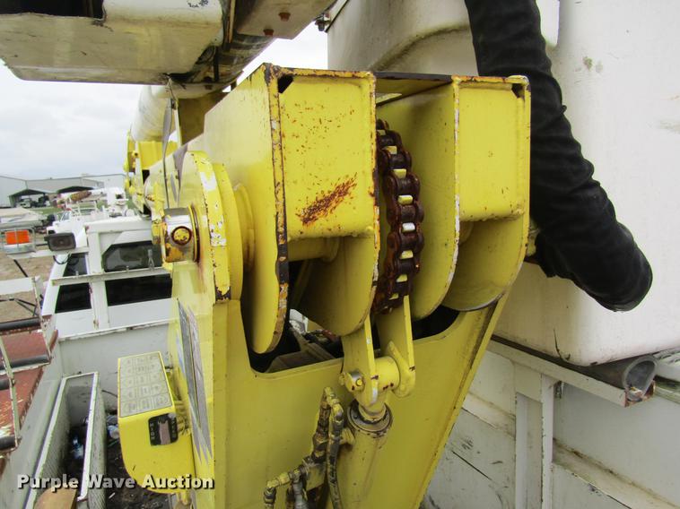 image for item DC4331 2001 Chevrolet C7500 bucket truck