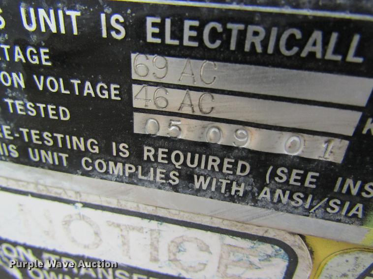 image for item DC4331 2001 Chevrolet C7500 bucket truck