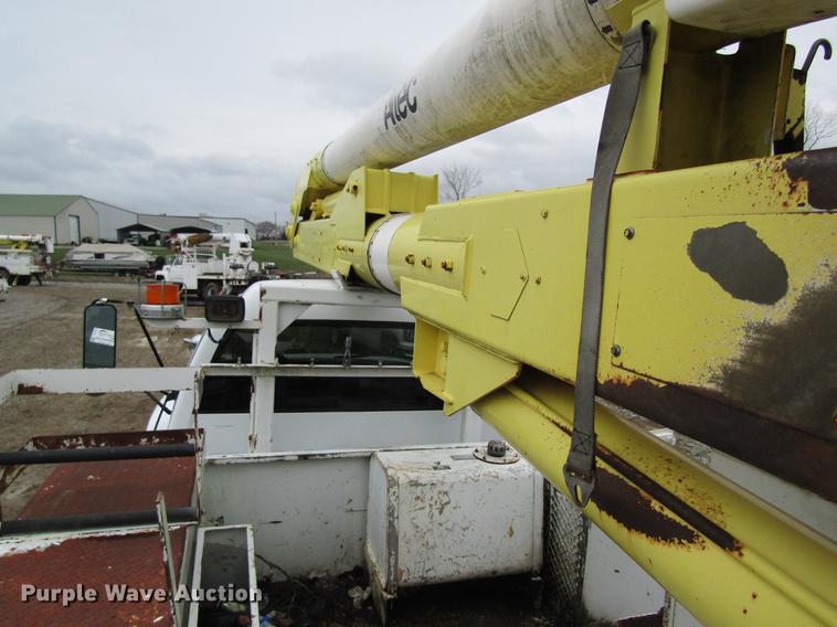 image for item DC4331 2001 Chevrolet C7500 bucket truck