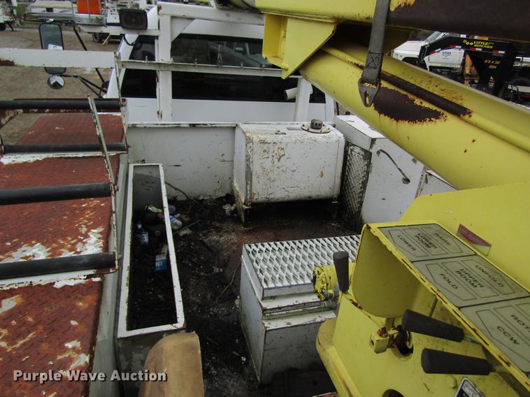 image for item DC4331 2001 Chevrolet C7500 bucket truck