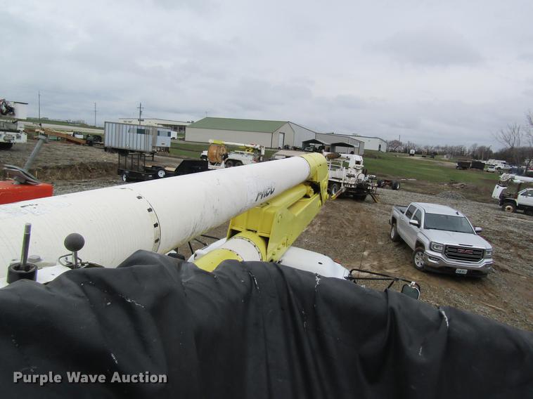 image for item DC4331 2001 Chevrolet C7500 bucket truck