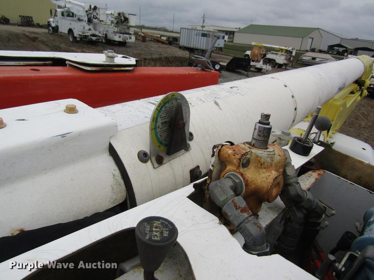 image for item DC4331 2001 Chevrolet C7500 bucket truck