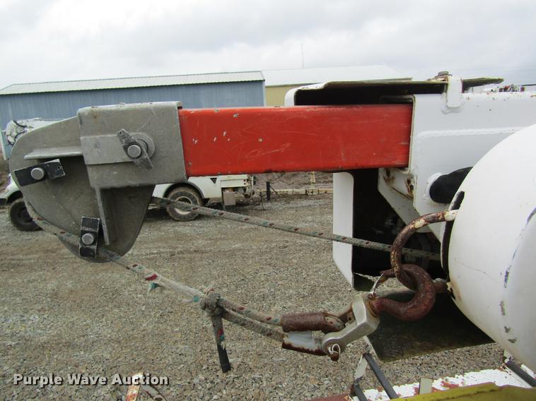 image for item DC4331 2001 Chevrolet C7500 bucket truck