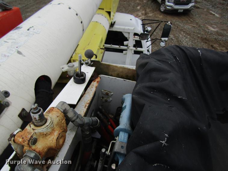 image for item DC4331 2001 Chevrolet C7500 bucket truck