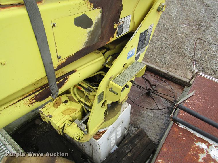 image for item DC4331 2001 Chevrolet C7500 bucket truck