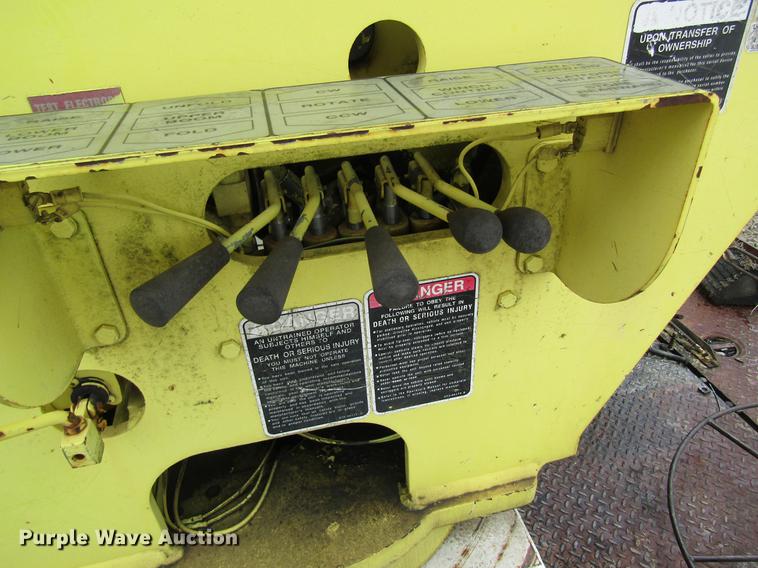 image for item DC4331 2001 Chevrolet C7500 bucket truck