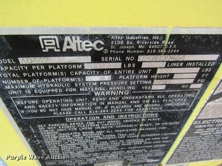 image for item DC4331 2001 Chevrolet C7500 bucket truck