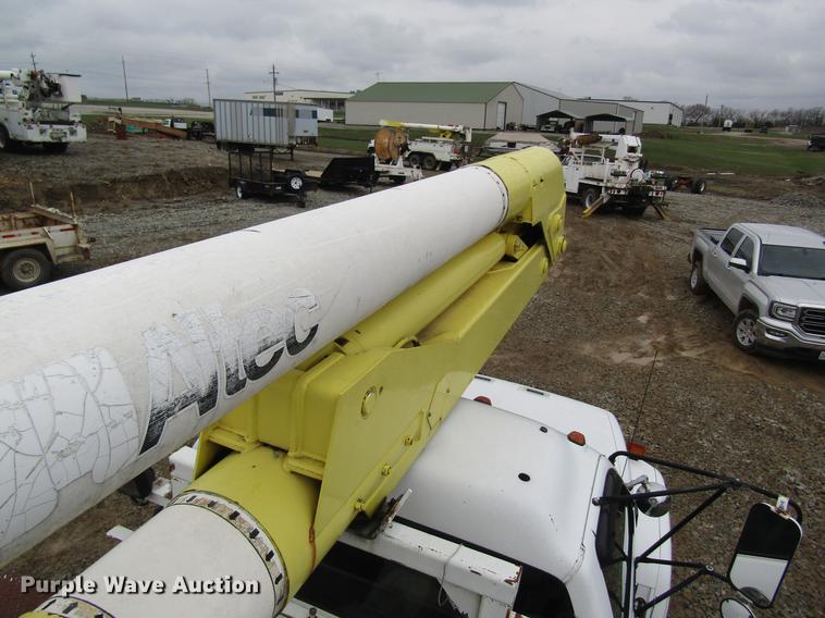 image for item DC4331 2001 Chevrolet C7500 bucket truck