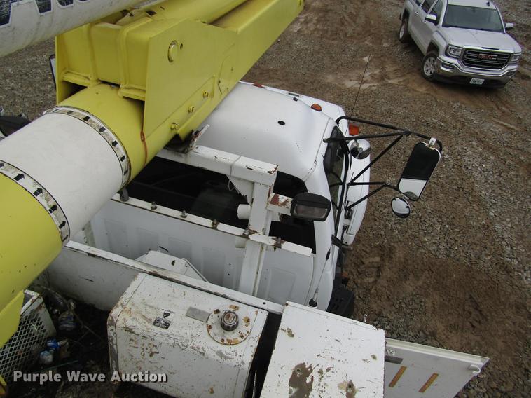 image for item DC4331 2001 Chevrolet C7500 bucket truck