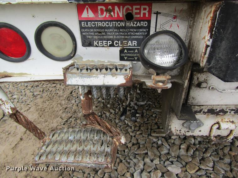 image for item DC4331 2001 Chevrolet C7500 bucket truck