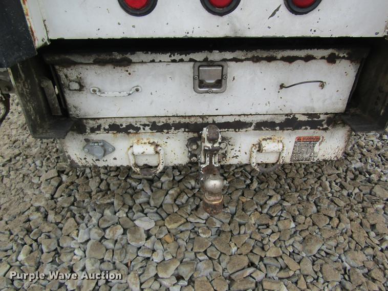 image for item DC4331 2001 Chevrolet C7500 bucket truck