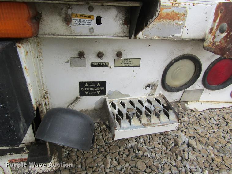 image for item DC4331 2001 Chevrolet C7500 bucket truck