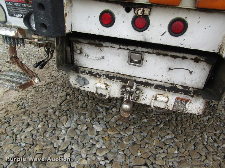 image for item DC4331 2001 Chevrolet C7500 bucket truck