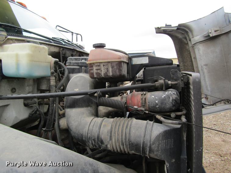 image for item DC4331 2001 Chevrolet C7500 bucket truck