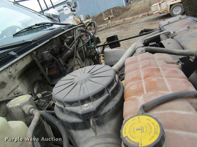 image for item DC4331 2001 Chevrolet C7500 bucket truck