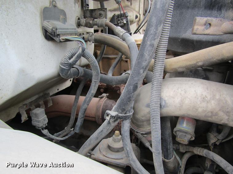 image for item DC4331 2001 Chevrolet C7500 bucket truck