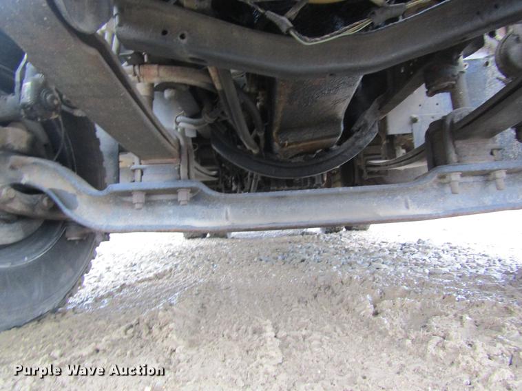 image for item DC4331 2001 Chevrolet C7500 bucket truck