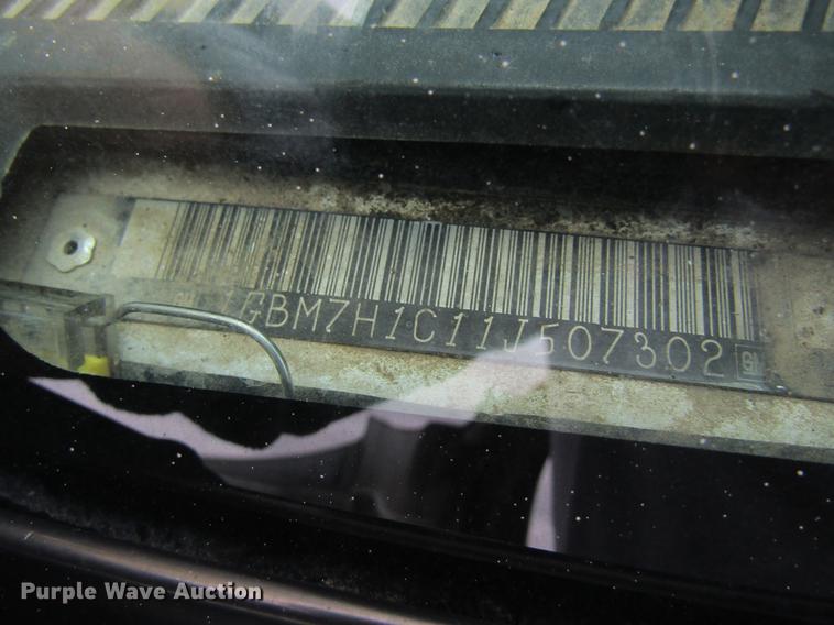 image for item DC4331 2001 Chevrolet C7500 bucket truck