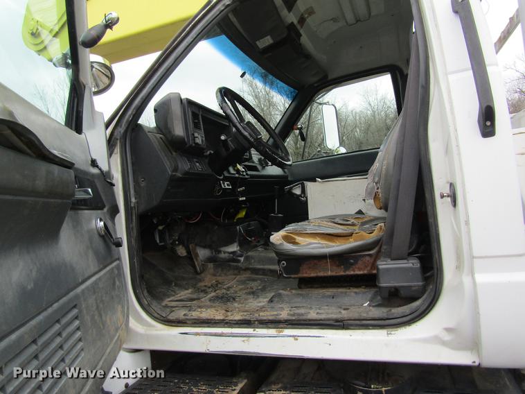 image for item DC4331 2001 Chevrolet C7500 bucket truck