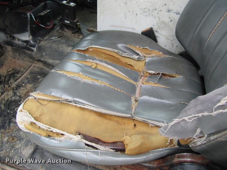 image for item DC4331 2001 Chevrolet C7500 bucket truck