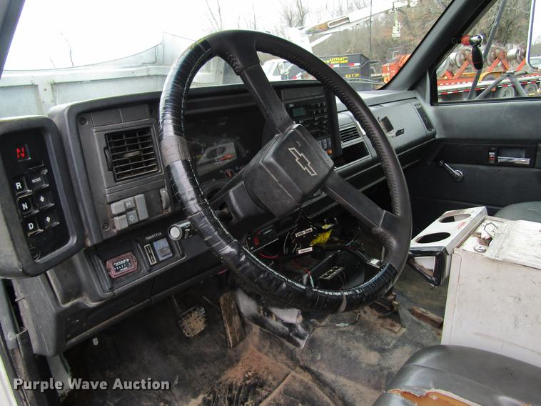 image for item DC4331 2001 Chevrolet C7500 bucket truck