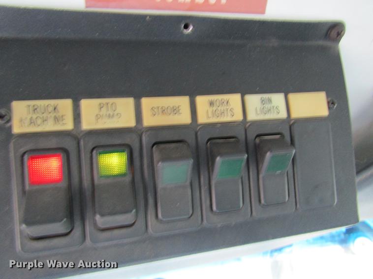 image for item DC4331 2001 Chevrolet C7500 bucket truck