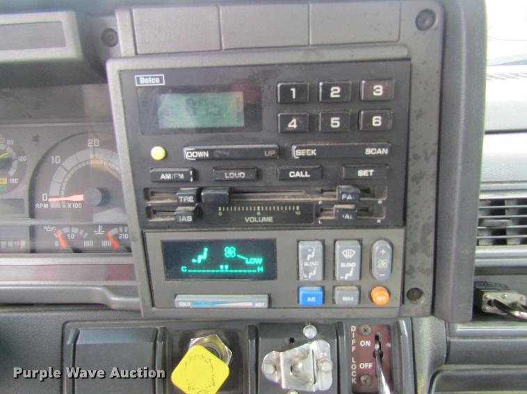 image for item DC4331 2001 Chevrolet C7500 bucket truck