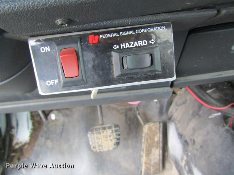 image for item DC4331 2001 Chevrolet C7500 bucket truck