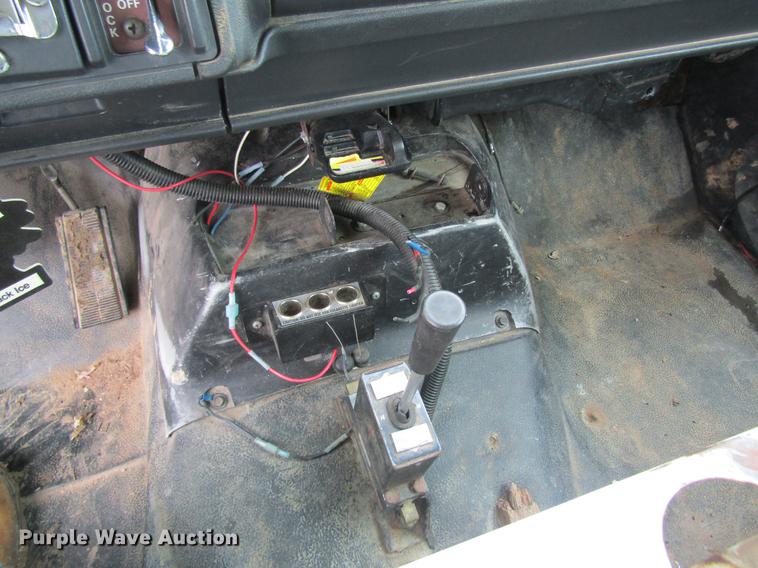 image for item DC4331 2001 Chevrolet C7500 bucket truck