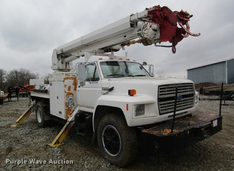 image for item DC4332 1993 Ford F800 digger derrick truck