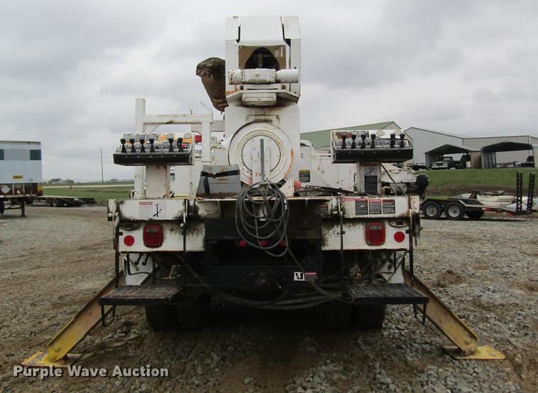 image for item DC4332 1993 Ford F800 digger derrick truck