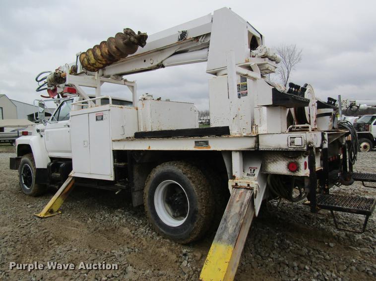 image for item DC4332 1993 Ford F800 digger derrick truck