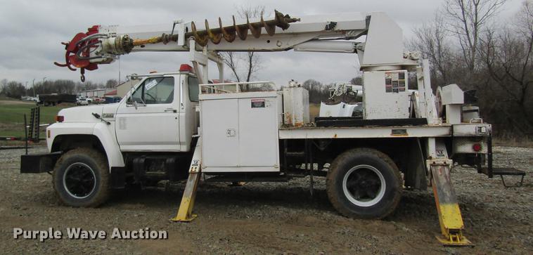 image for item DC4332 1993 Ford F800 digger derrick truck