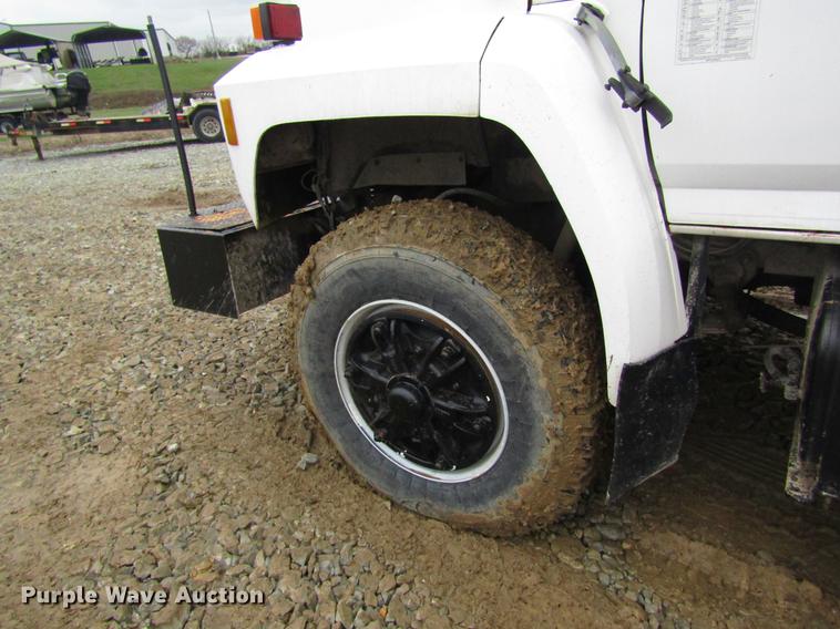 image for item DC4332 1993 Ford F800 digger derrick truck