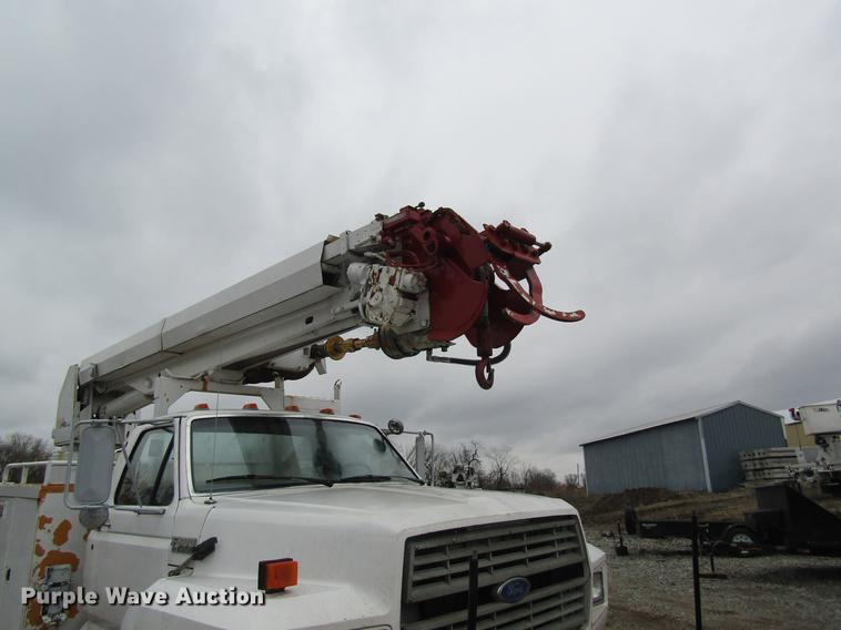 image for item DC4332 1993 Ford F800 digger derrick truck