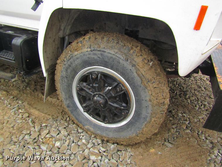 image for item DC4332 1993 Ford F800 digger derrick truck