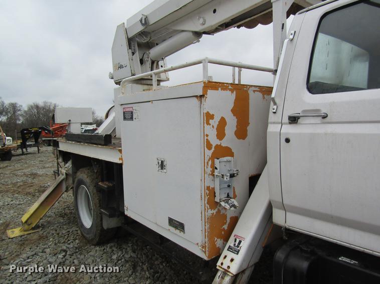 image for item DC4332 1993 Ford F800 digger derrick truck