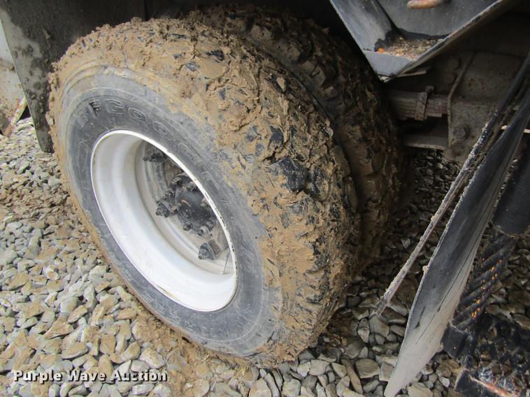 image for item DC4332 1993 Ford F800 digger derrick truck