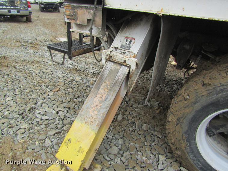 image for item DC4332 1993 Ford F800 digger derrick truck
