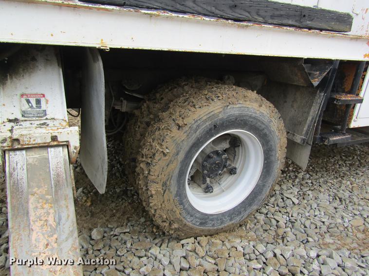 image for item DC4332 1993 Ford F800 digger derrick truck