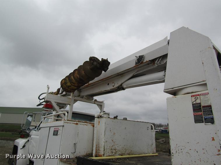 image for item DC4332 1993 Ford F800 digger derrick truck