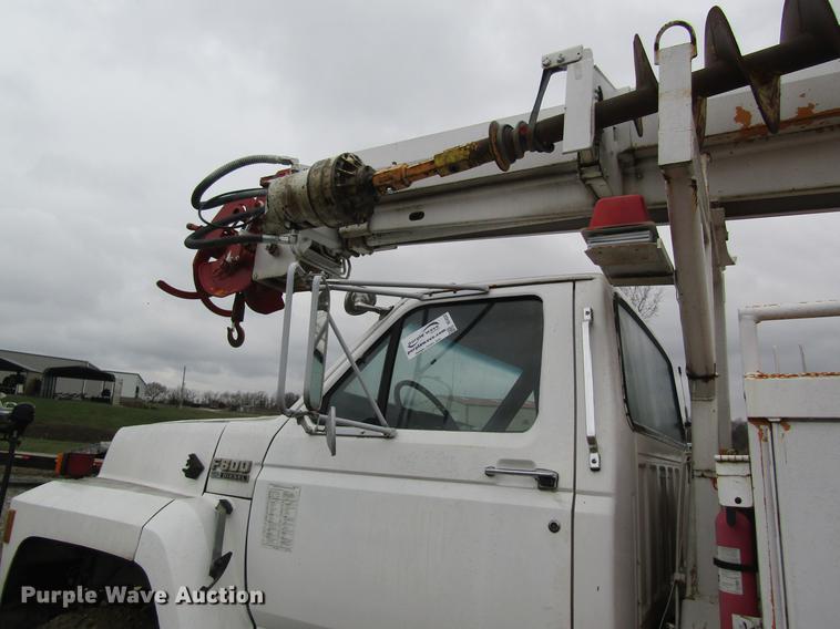 image for item DC4332 1993 Ford F800 digger derrick truck