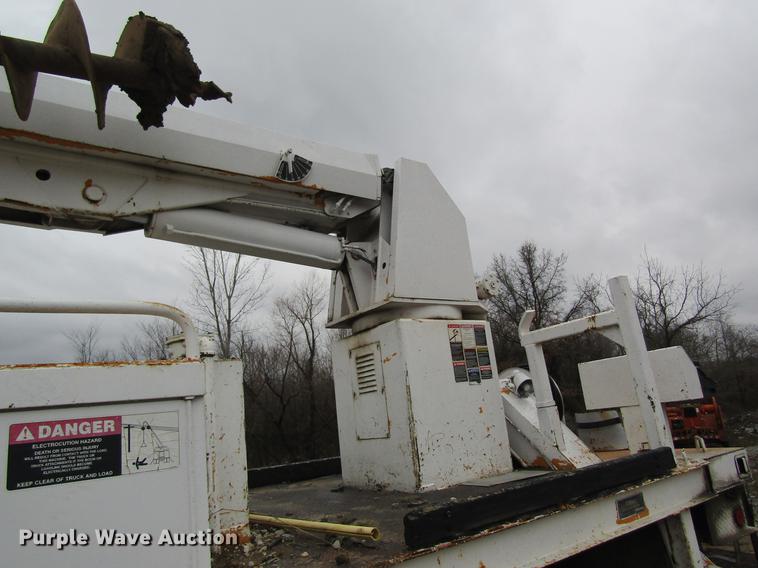 image for item DC4332 1993 Ford F800 digger derrick truck