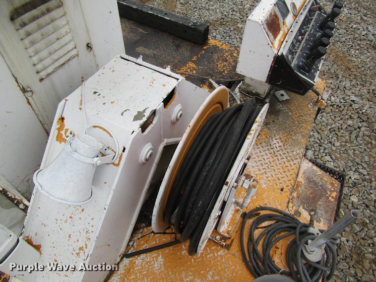 image for item DC4332 1993 Ford F800 digger derrick truck