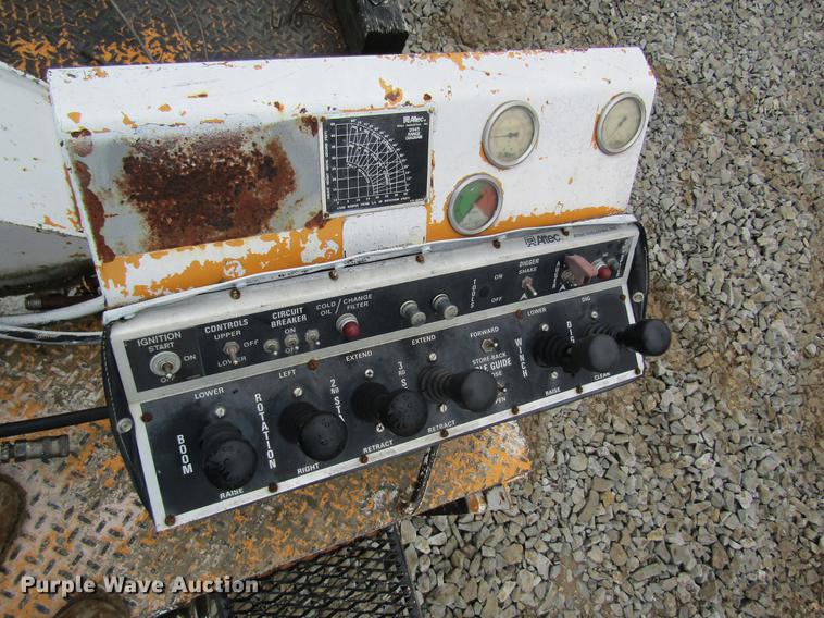 image for item DC4332 1993 Ford F800 digger derrick truck